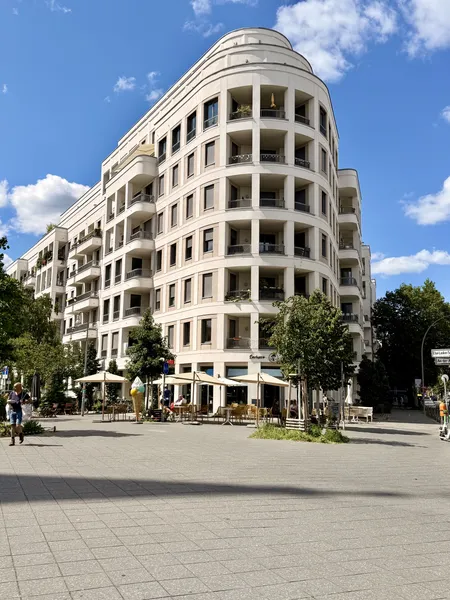 Im Carrée Voltaire: Neubau-Apartment mit Balkon und TG-Stellplatz — photo 1